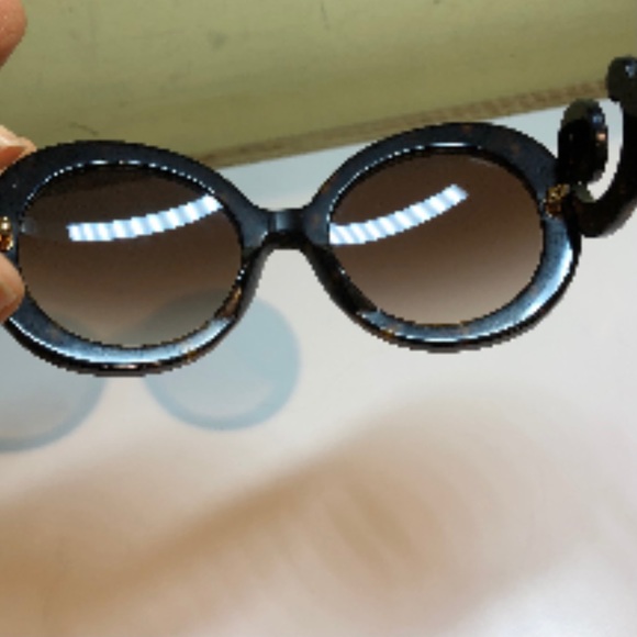 Authentic Prada Sunglasses! - Picture 4 of 6